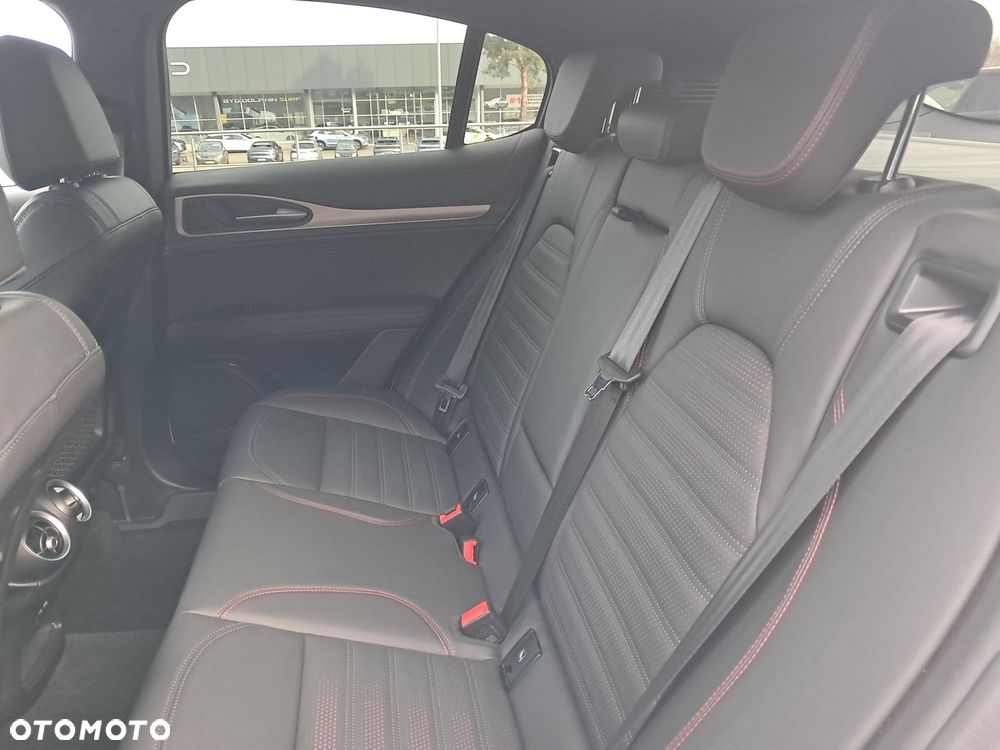Alfa Romeo Stelvio - 17