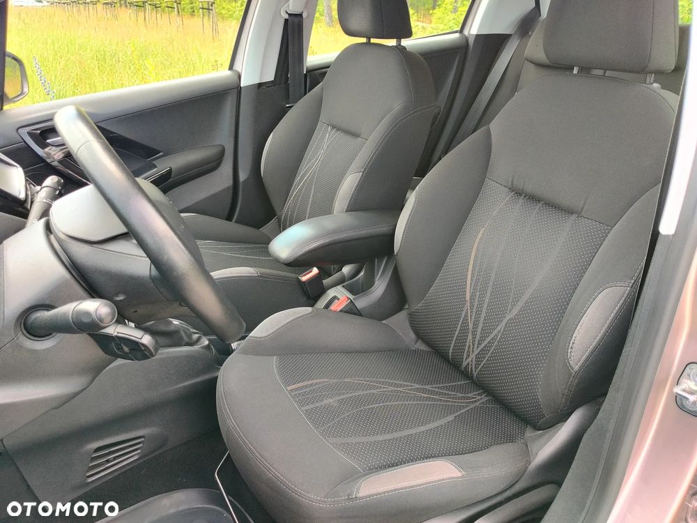 Peugeot 208 1.2 PureTech Active - 11