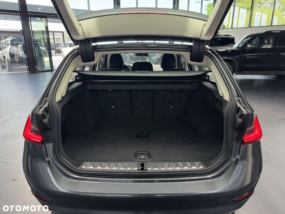 BMW Seria 3 318i - 19