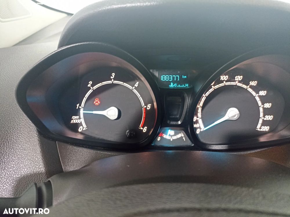 Ford Transit Courier 1.5 TDCi 75 CP Trend - 11