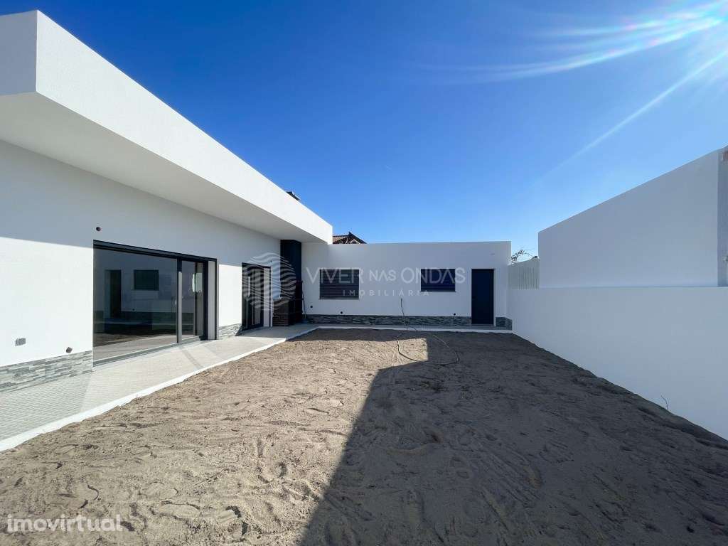 Moradia T4 Térrea | 2 Suítes | Espaço para Piscina | Fernão Ferro - Grande imagem: 3/28
