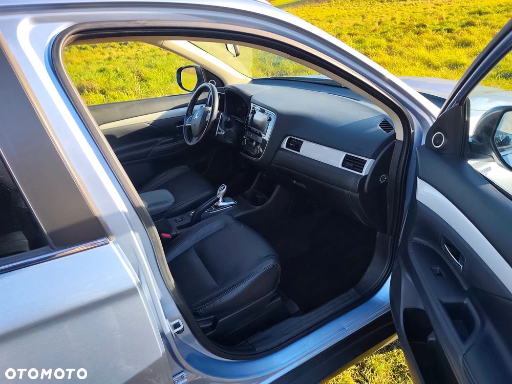 Mitsubishi Outlander PHEV Intense + - 8