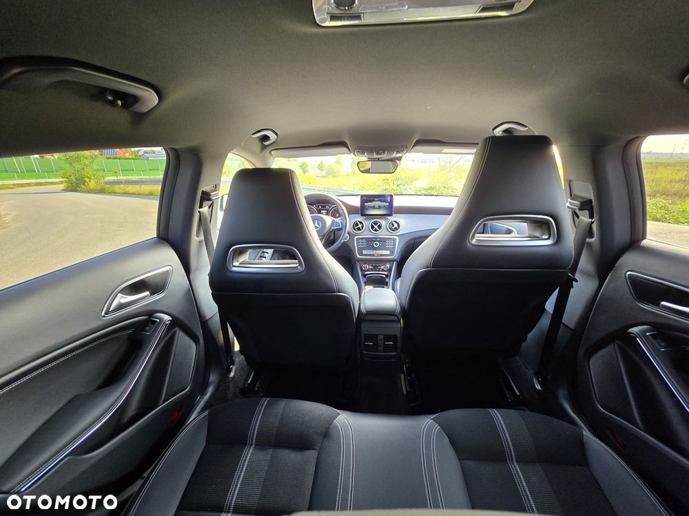 Mercedes-Benz CLA 180 7G-DCT UrbanStyle Edition - 10