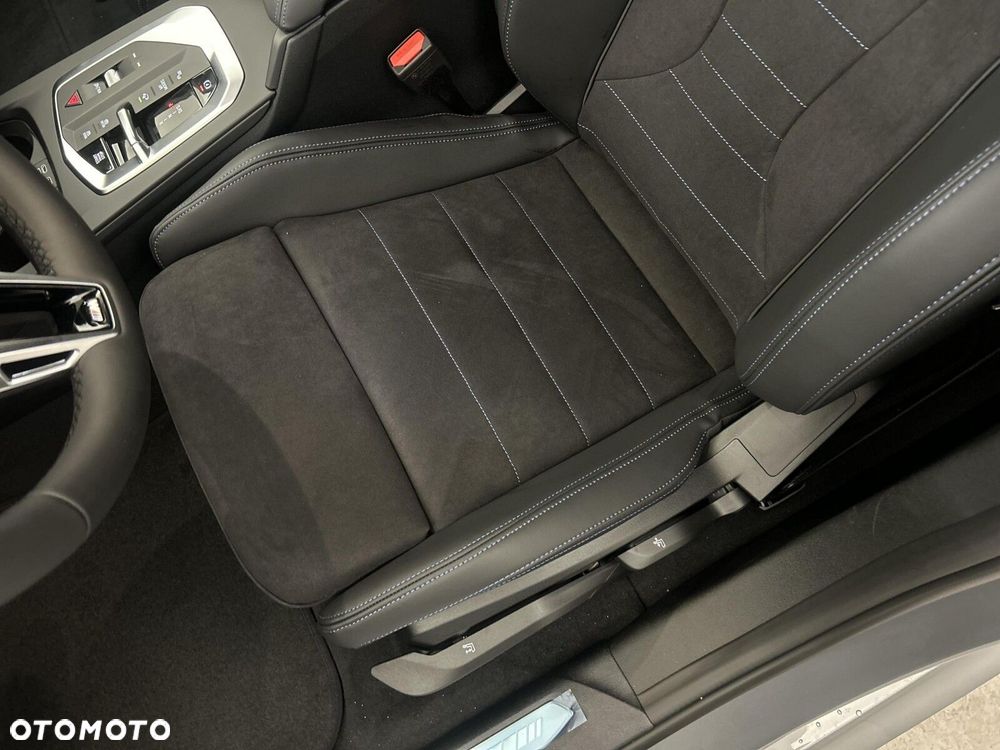 BMW Seria 1 120 mHEV - 13