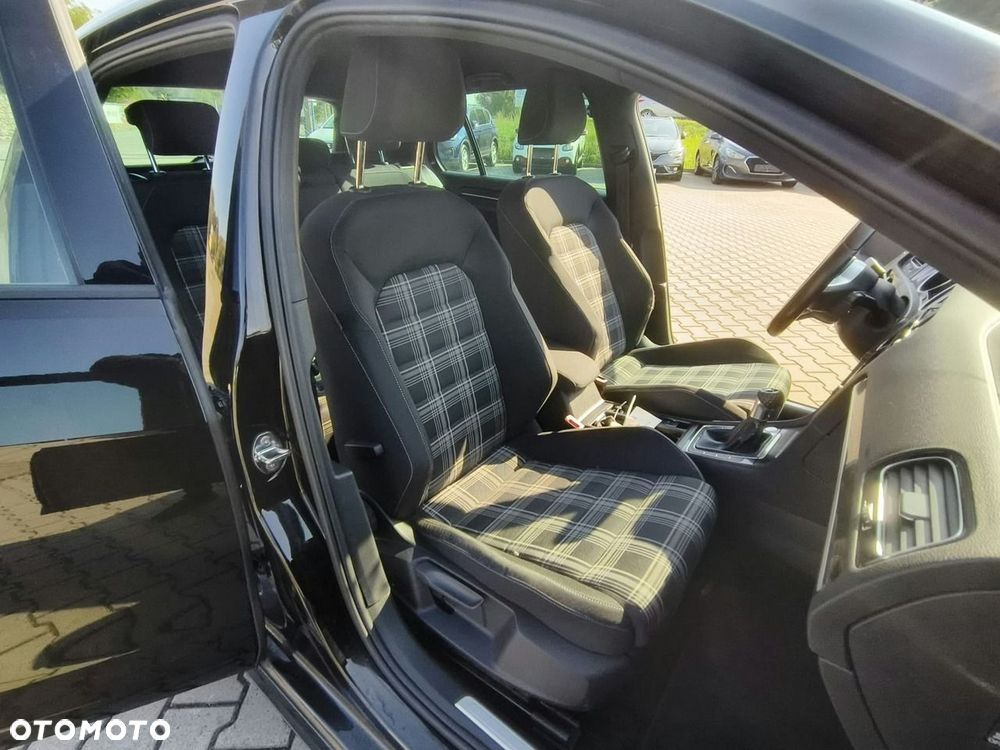 Volkswagen Golf - 14