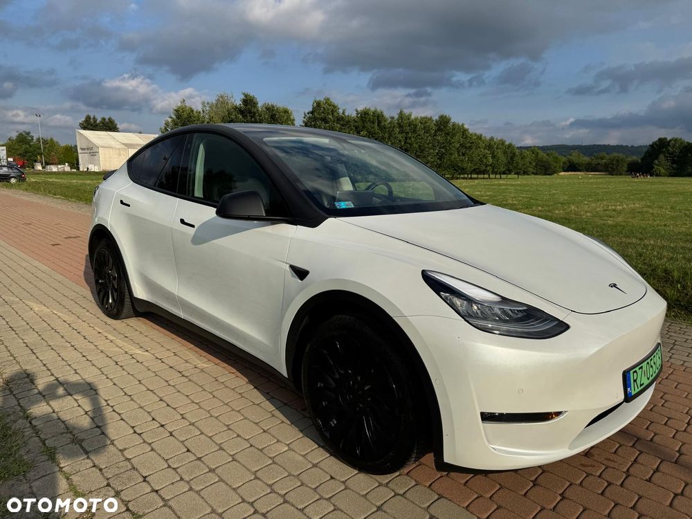 Tesla Model Y - 8