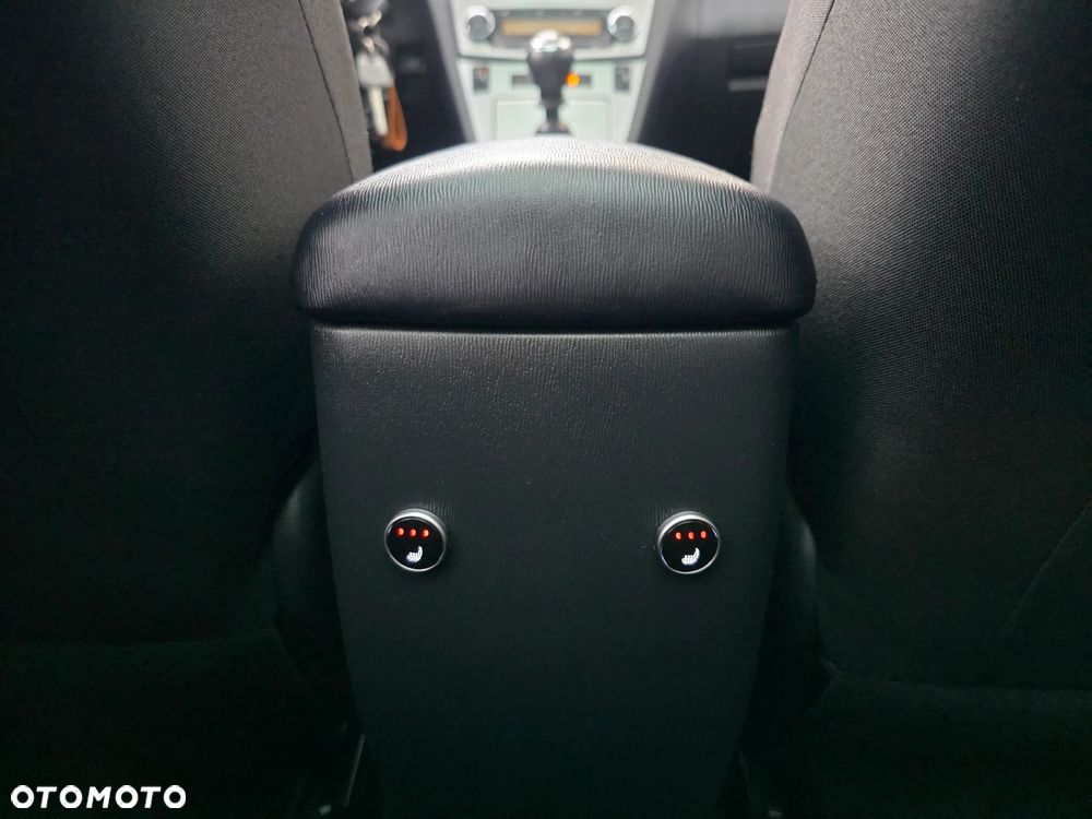 Toyota Avensis 1.8 Premium - 25