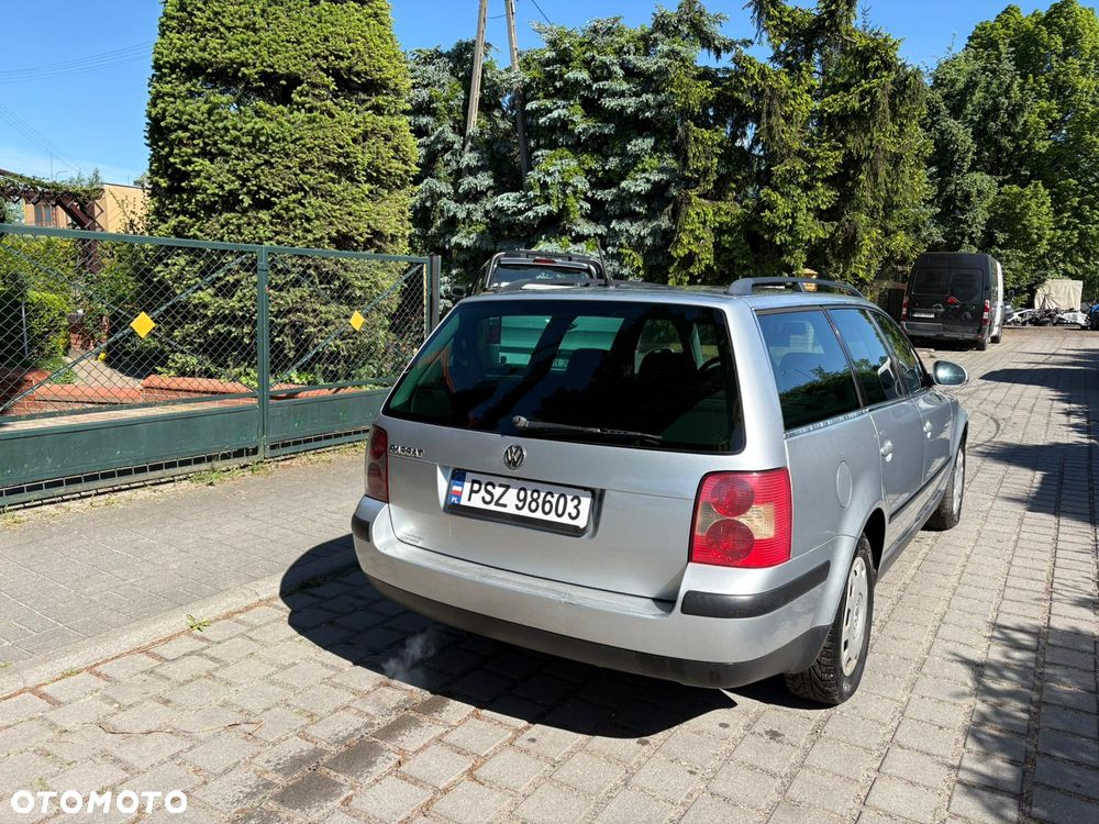 Volkswagen Passat 1.6 Comfortline Family - 8
