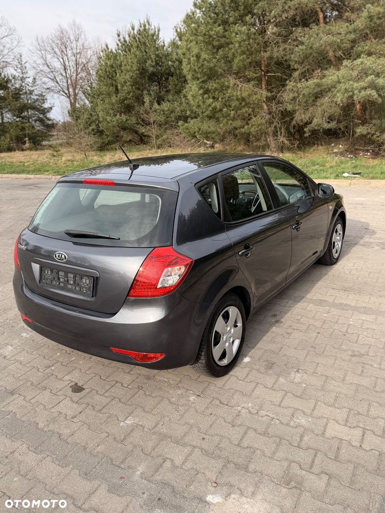 Kia Ceed 1.6 L - 2