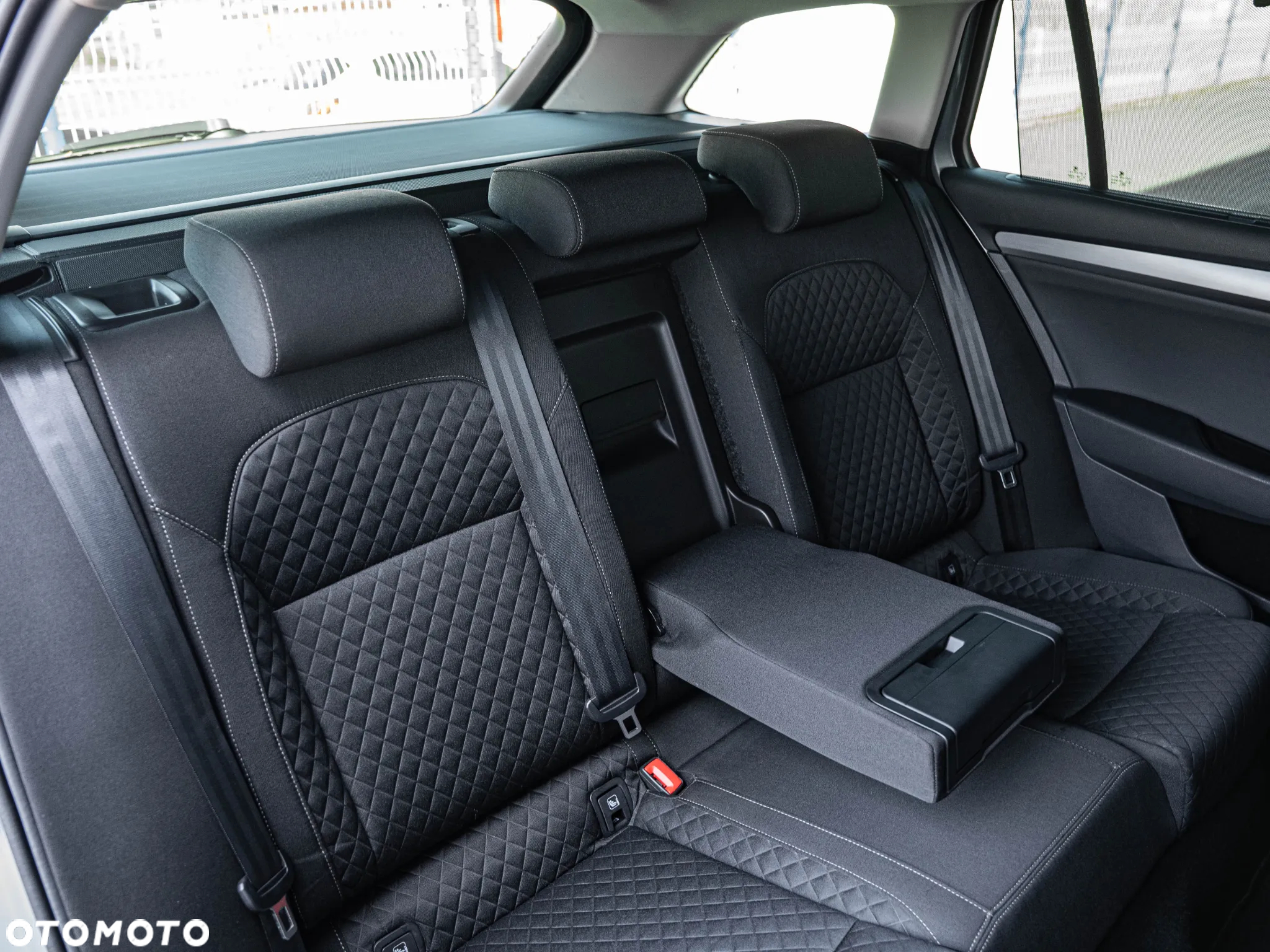 Skoda Superb 2.0 TDI DSG Premium Edition - 28