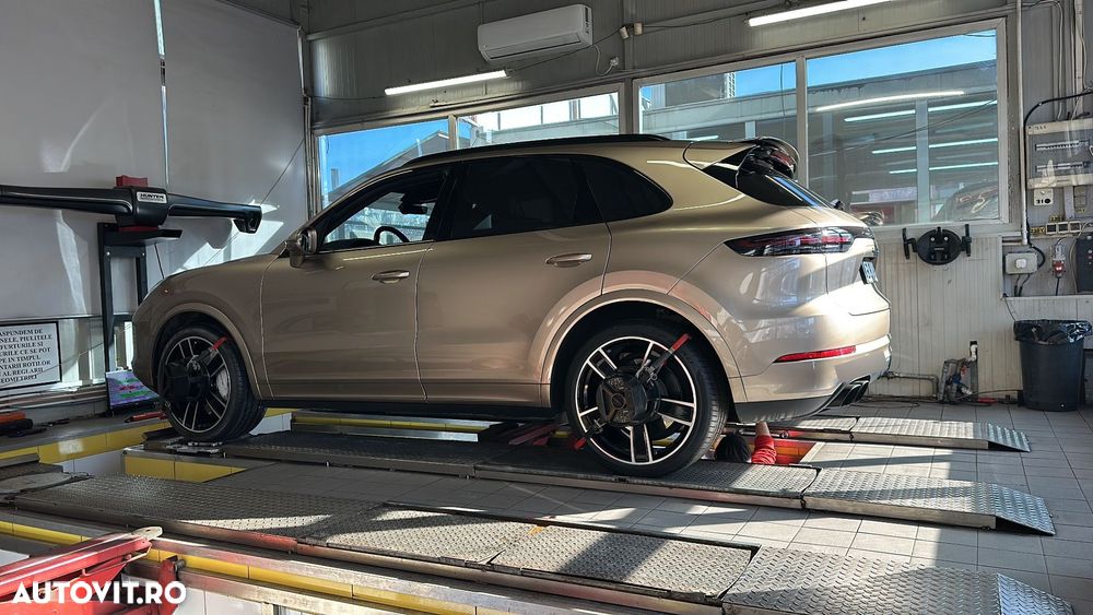 Porsche Cayenne Turbo - 6