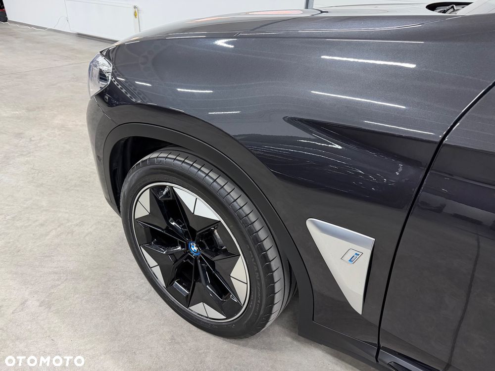 BMW iX3 80kWh Impressive - 13