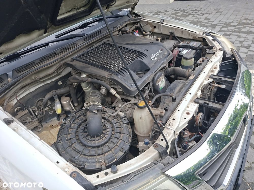 Toyota Hilux 2.5 D-4D DLX - 15
