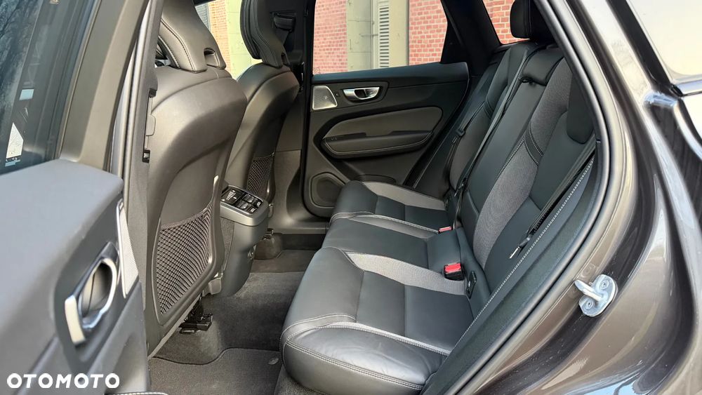 Volvo XC 60 B5 B AWD Ultra Dark - 11