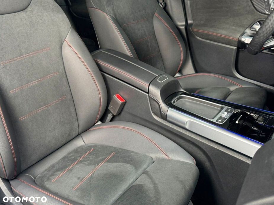 Mercedes-Benz GLB 200 AMG Line 7G-DCT - 8