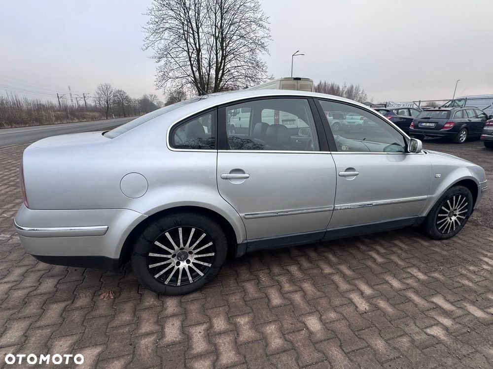 Volkswagen Passat 1.9 TDI Highline - 16