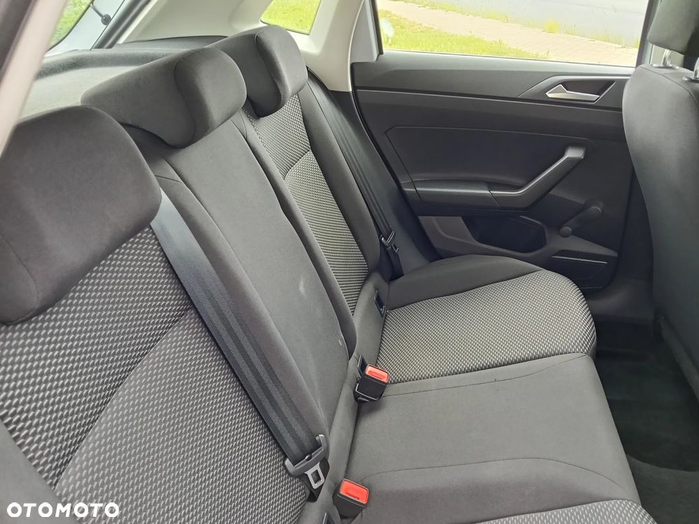 Volkswagen Polo 1.0 ACTIVE - 18