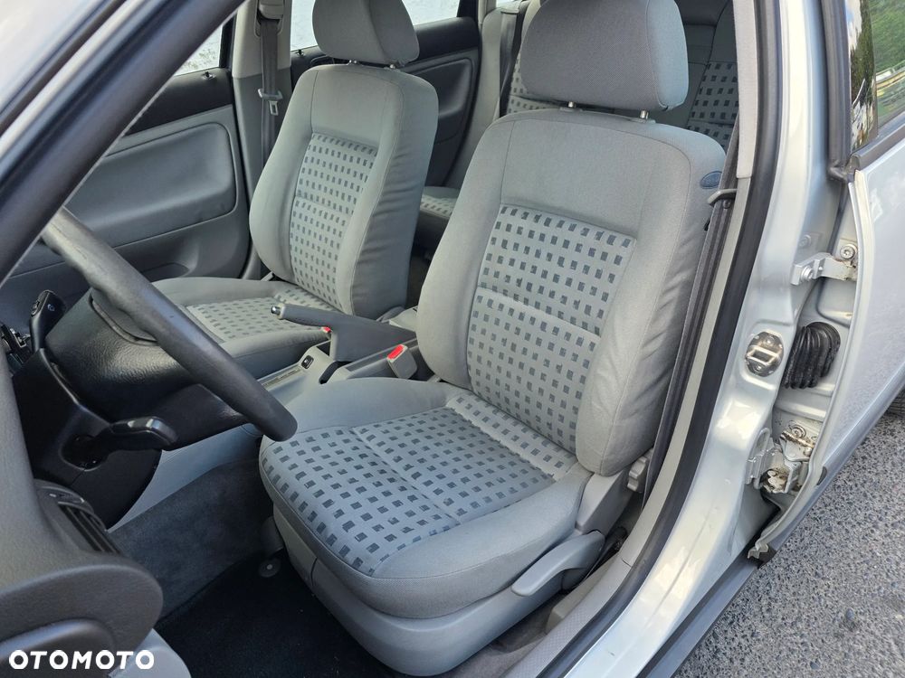 Volkswagen Passat 1.6 Comfortline - 21
