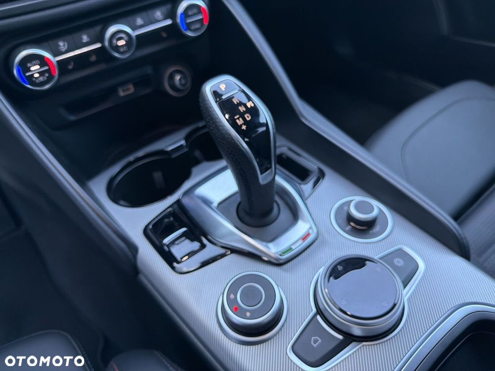 Alfa Romeo Giulia 2.0 Turbo Tributo Italiano Q4 - 21