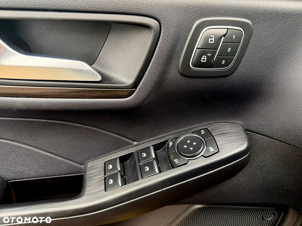 Ford Kuga - 17