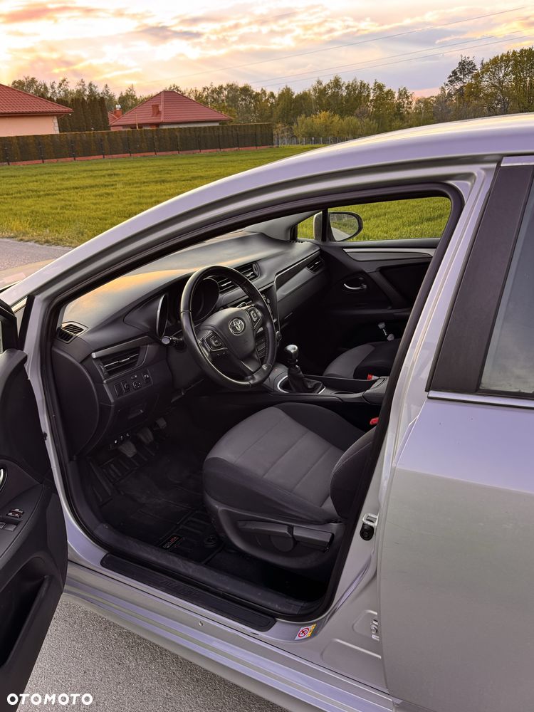 Toyota Avensis - 4