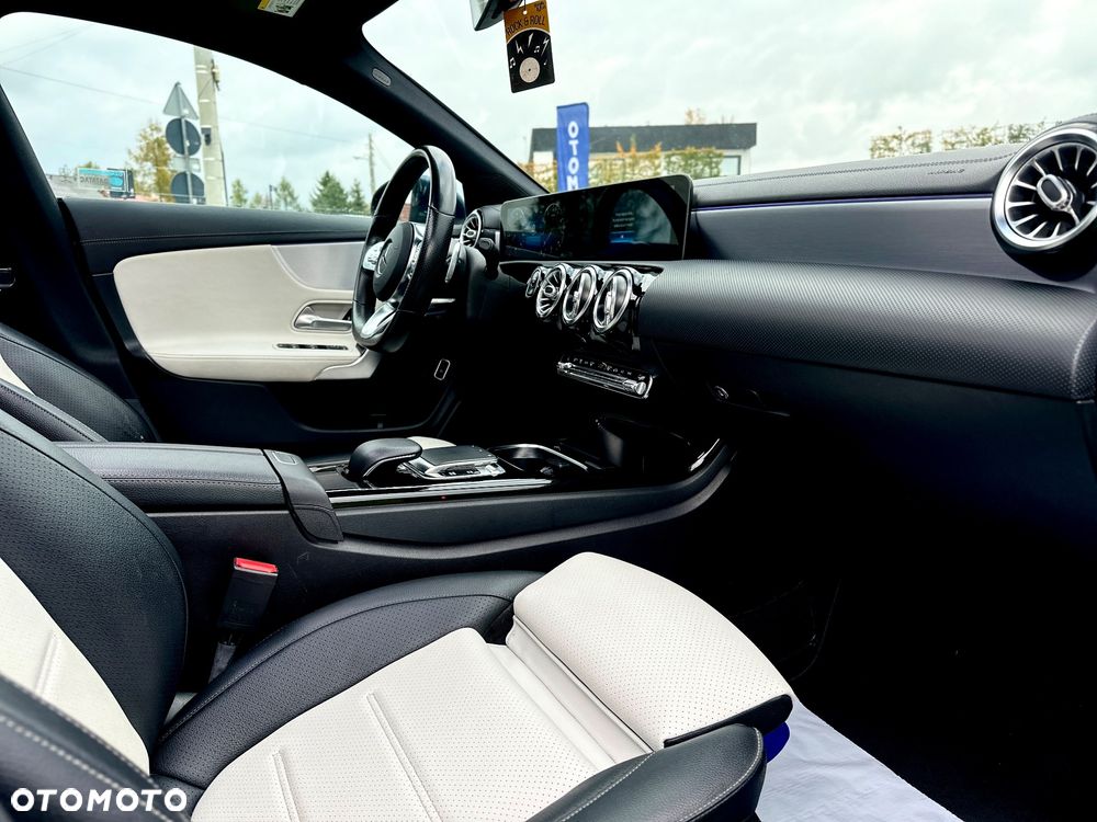 Mercedes-Benz CLA 250 4-Matic AMG Line 7G-DCT - 33