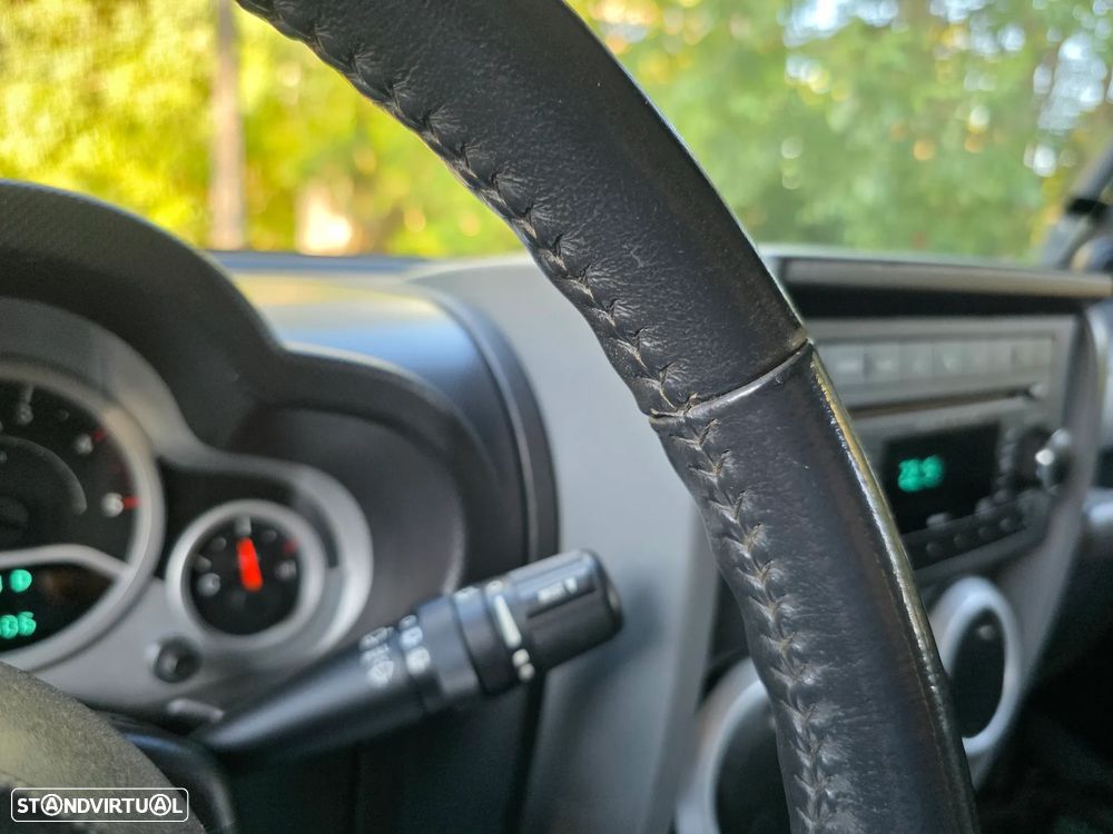 Jeep Wrangler Unlimited 2.8 CRD ATX Sahara - 25