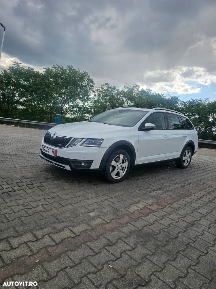Skoda Octavia Combi 2.0 TDI DSG 4X4 Scout - 10
