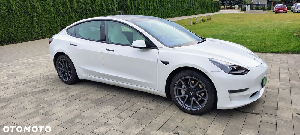 Tesla Model 3 - 5