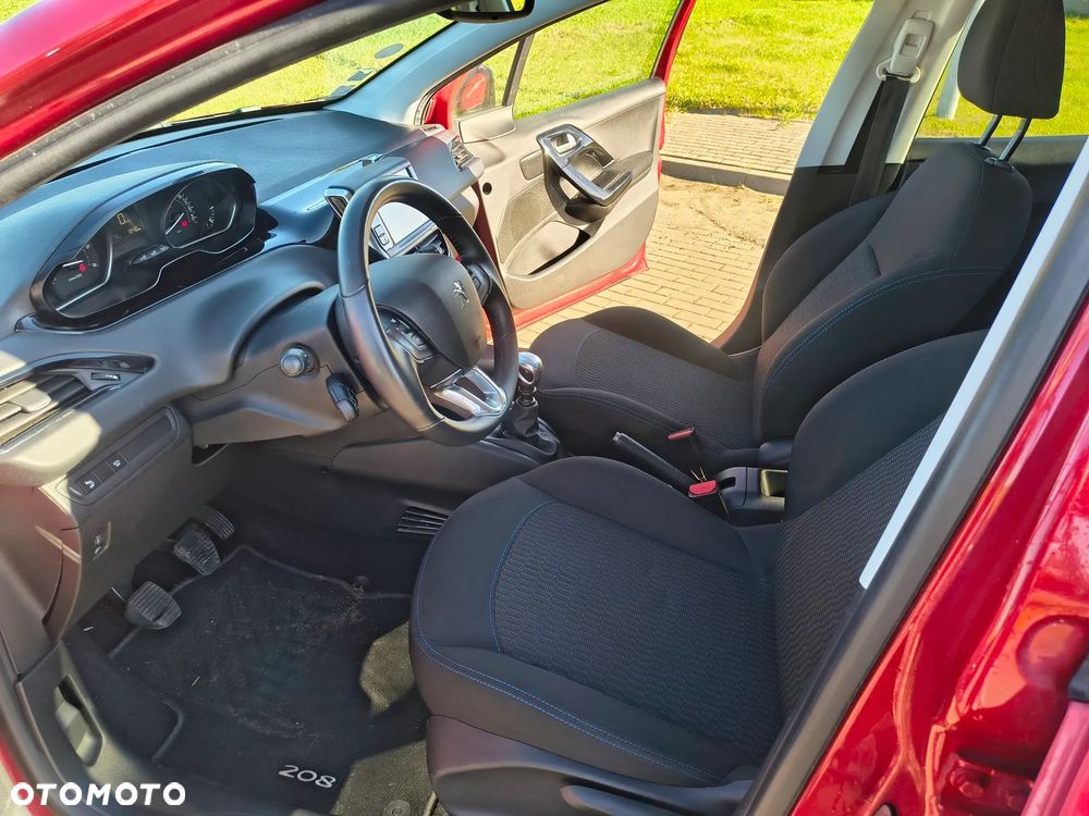 Peugeot 208 - 10