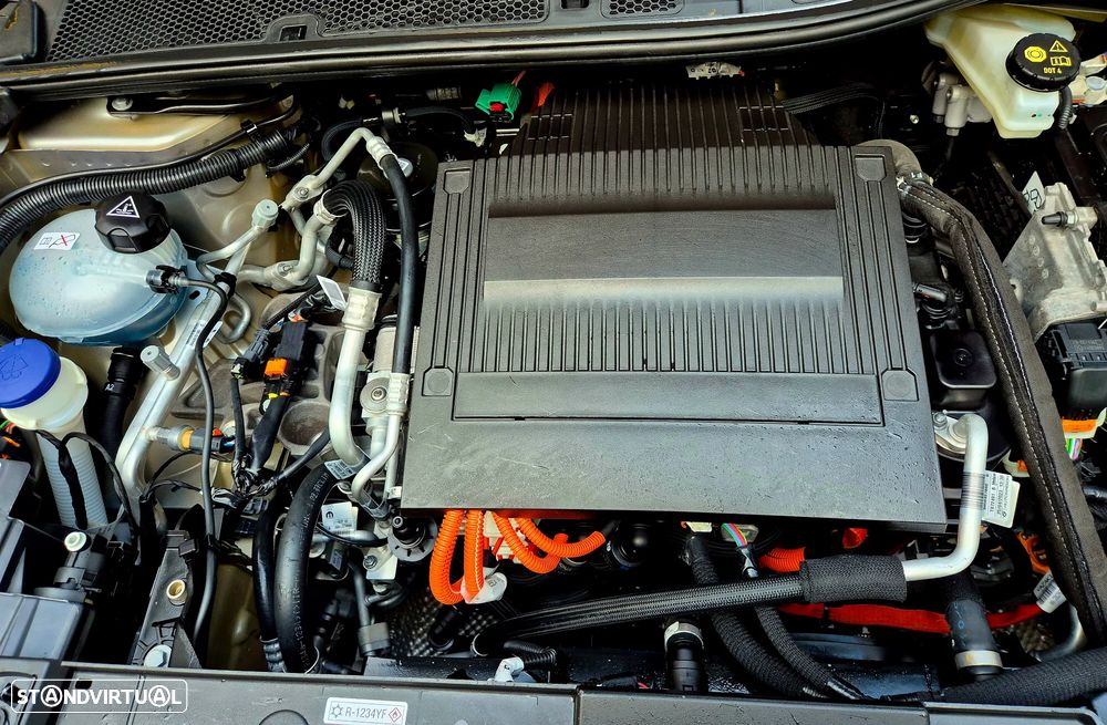 Peugeot e-208 Allure Pack - 39