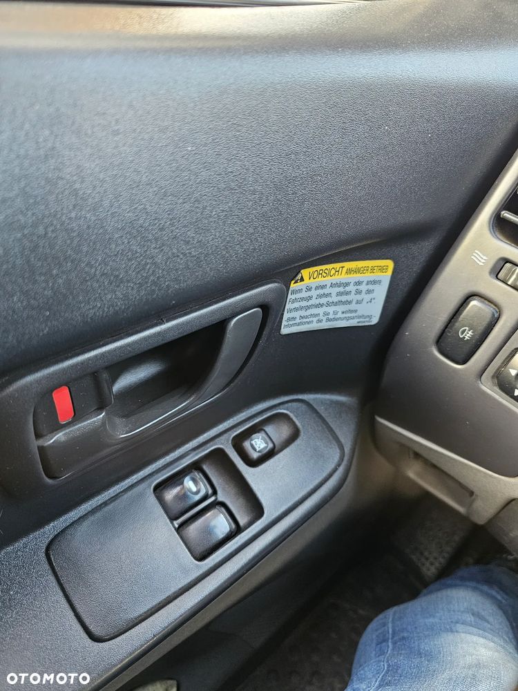 Mitsubishi Pajero - 16