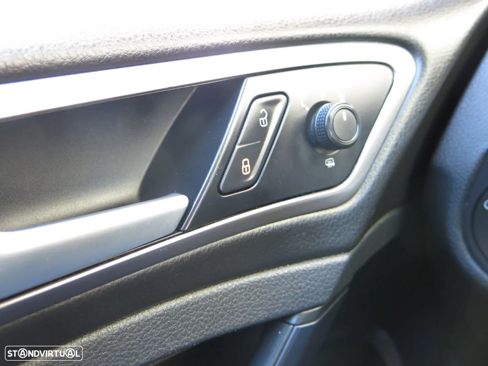 VW Golf 1.6 TDI Confortline - 9