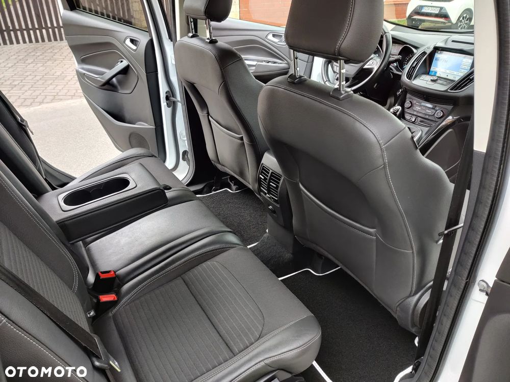 Ford Kuga 2.0 TDCi AWD Titanium - 27