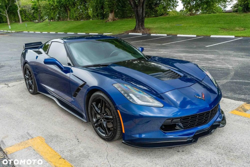 Chevrolet Corvette - 4