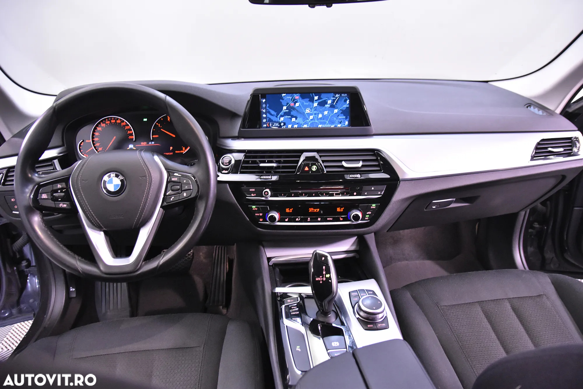 BMW Seria 5 520d AT - 9