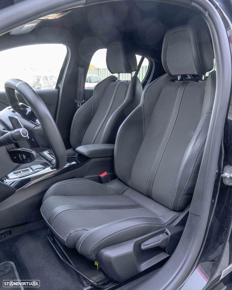 Peugeot 208 1.2 Hybrid GT e-DCS6 - 13