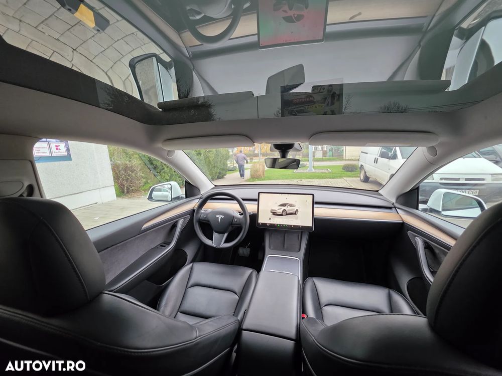 Tesla Model Y AWD Long Range - 11