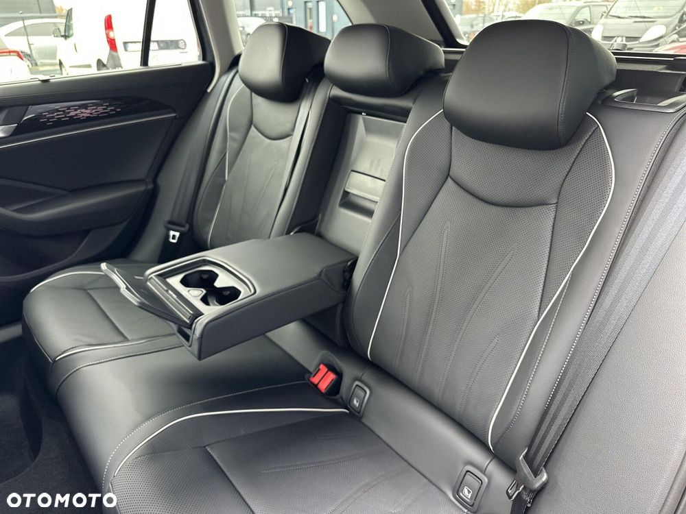 Volkswagen Passat - 16