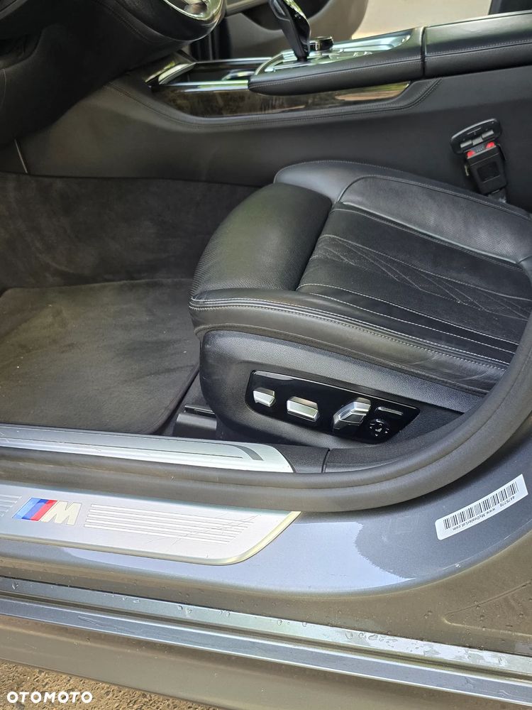 BMW Seria 7 750i xDrive - 13