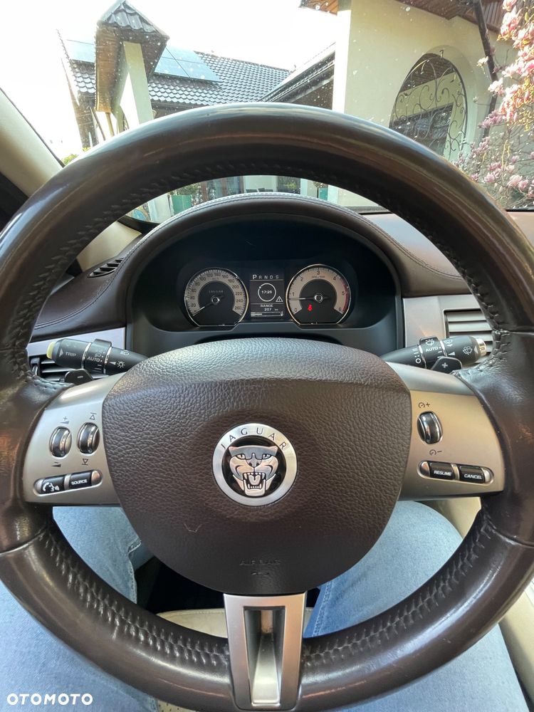 Jaguar XF 2.7 V6 Luxury - 20