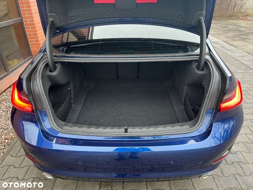 BMW Seria 3 330i - 34