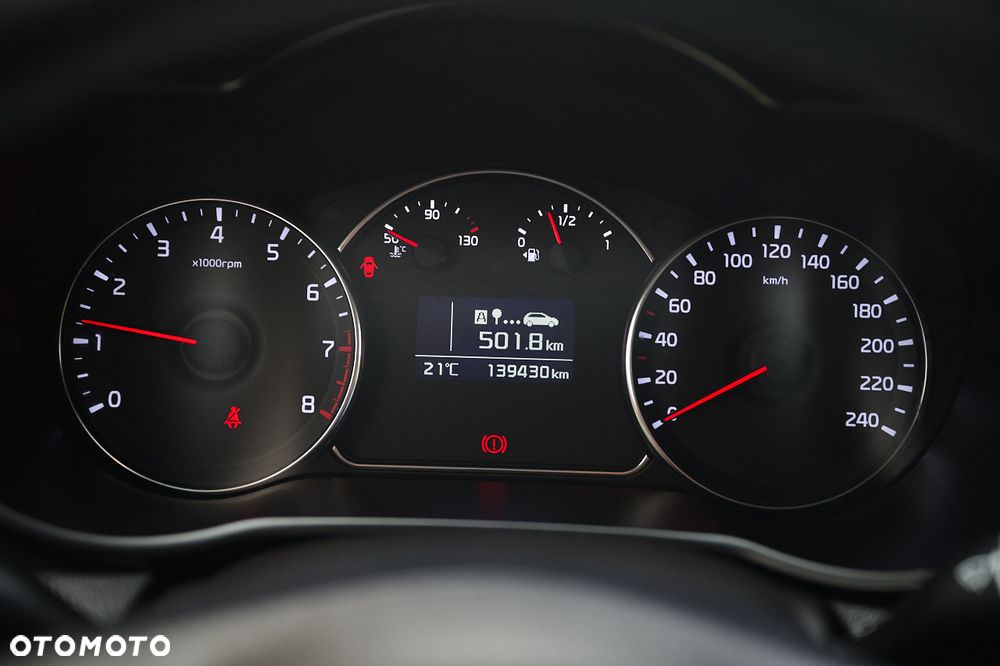 Kia Carens 1.6 GDI Attract - 27