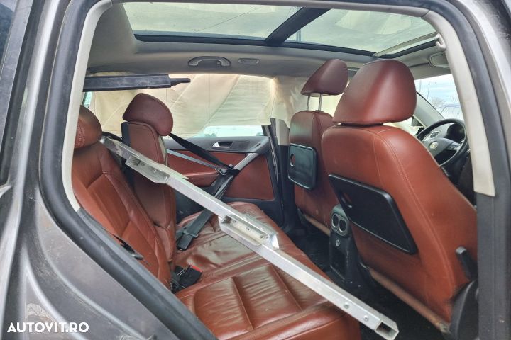 bara fata capota far stanga dreapta radiator apa clima intercooler  armatura grile bord plafoniera calandru  stop tripla stanga dreapta  VW Tiguan motor 2.0tdi 140cp CBAB 2009 Dezmembrez Dezmembrari - 6