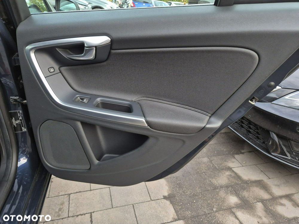 Volvo V60 D3 Geartronic Momentum - 20