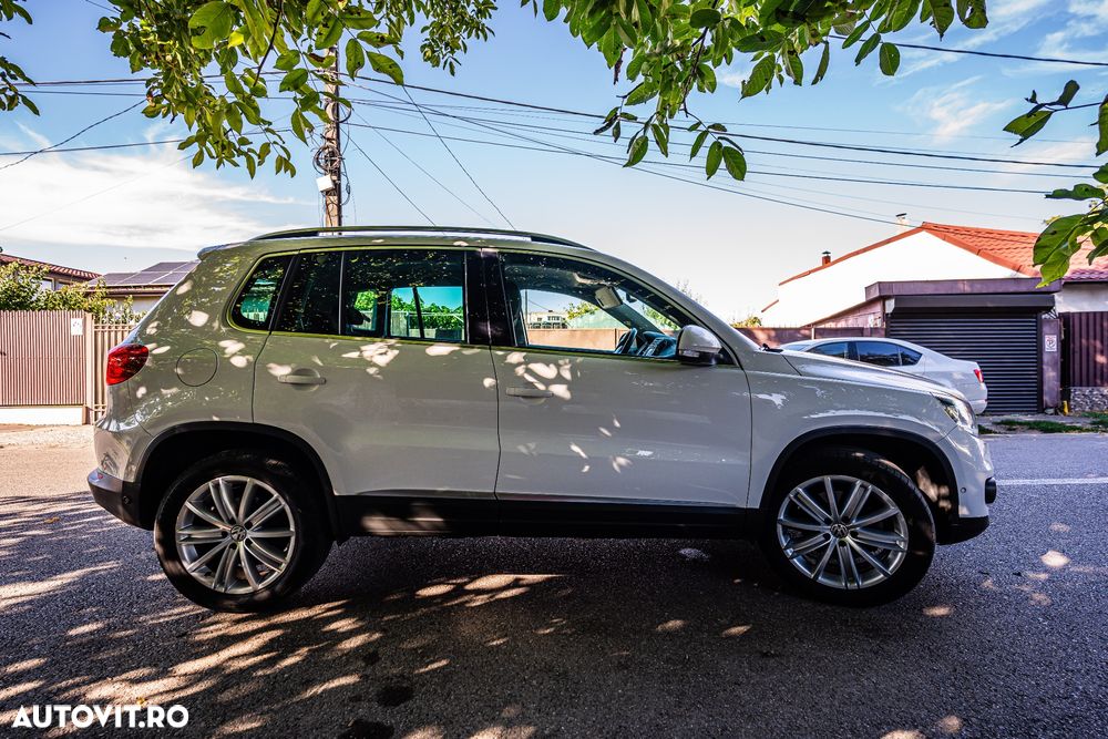 Volkswagen Tiguan 2.0 TDI DPF 4Motion BlueMotion Technology Lounge Sport & Style - 5