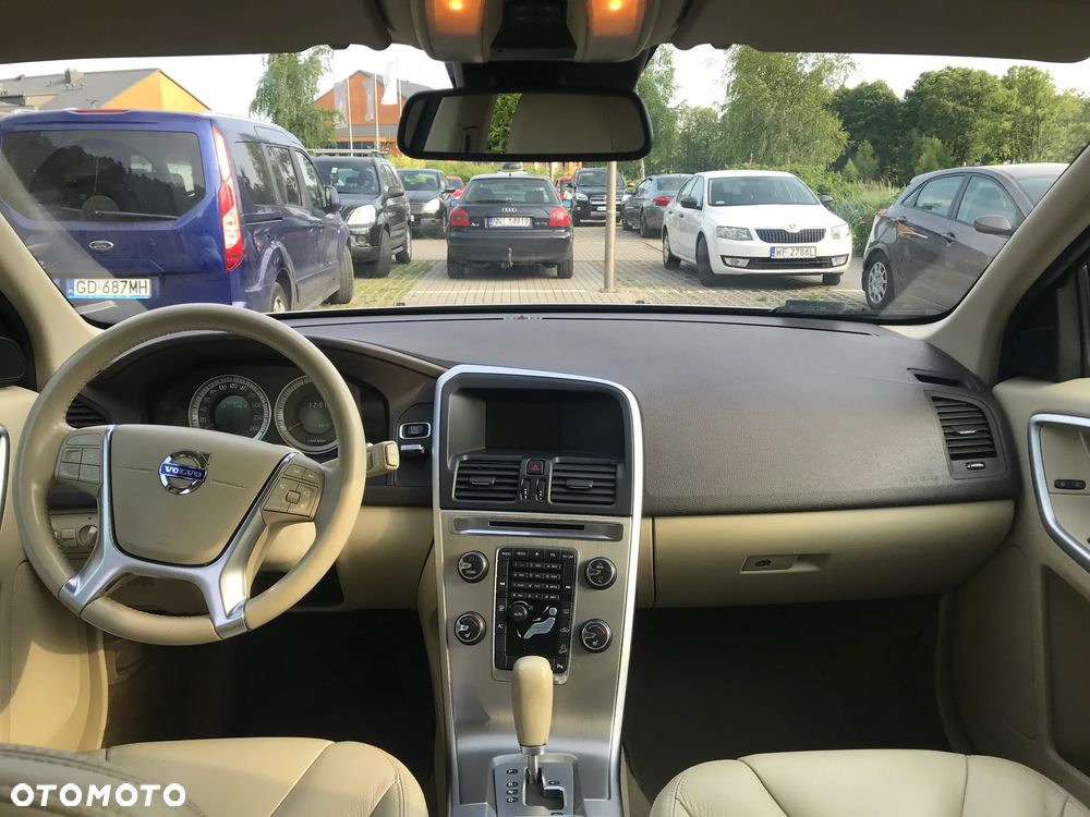 Volvo XC 60 D5 AWD Momentum - 6
