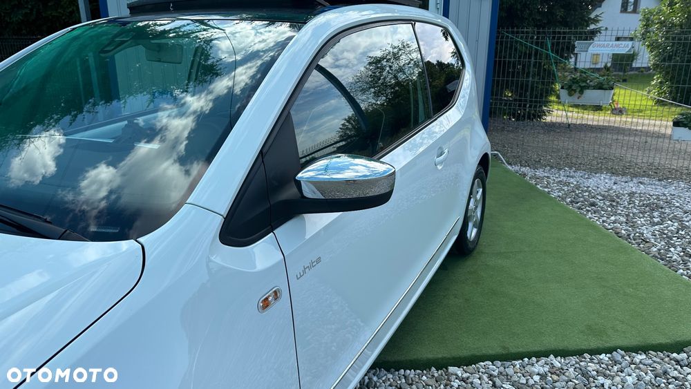 Volkswagen up! black - 15