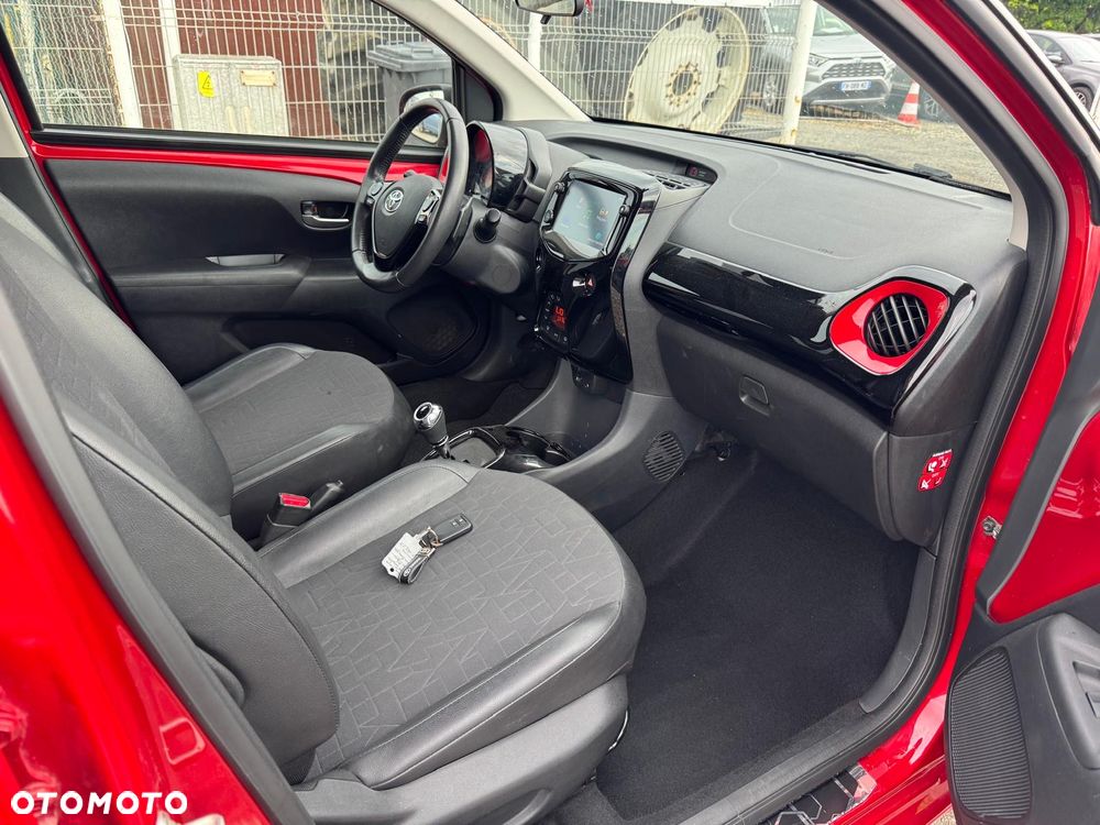 Toyota Aygo x.shift x-play connect - 11