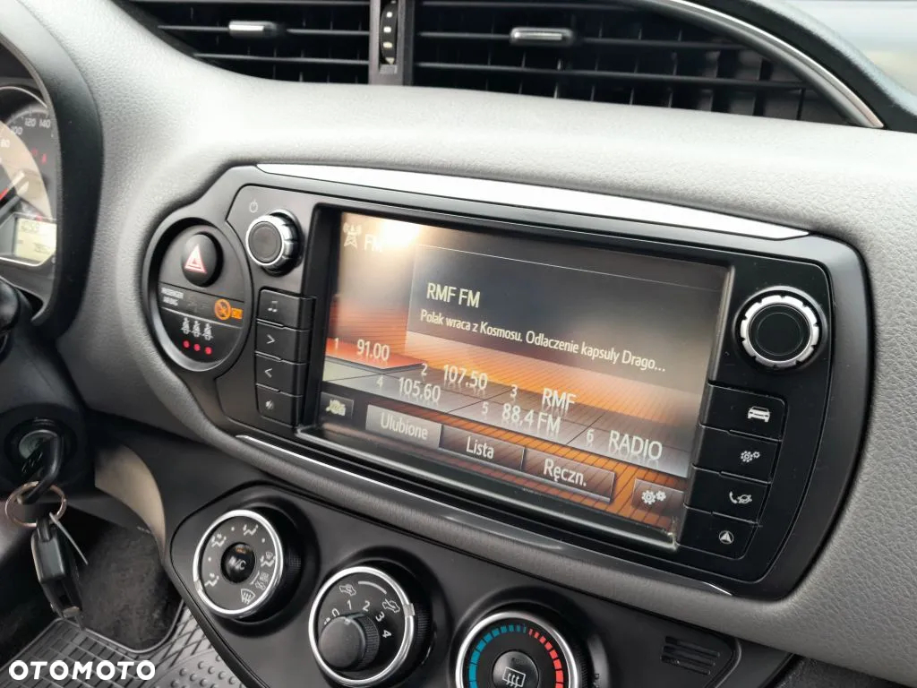 Toyota Yaris 1.33 Premium EU6 - 12